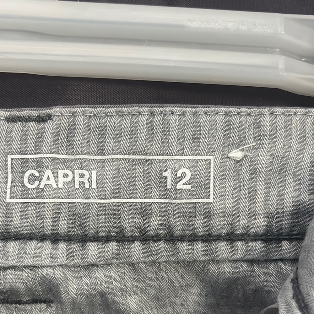 Woman’s Gray Capris - Picture 8 of 10